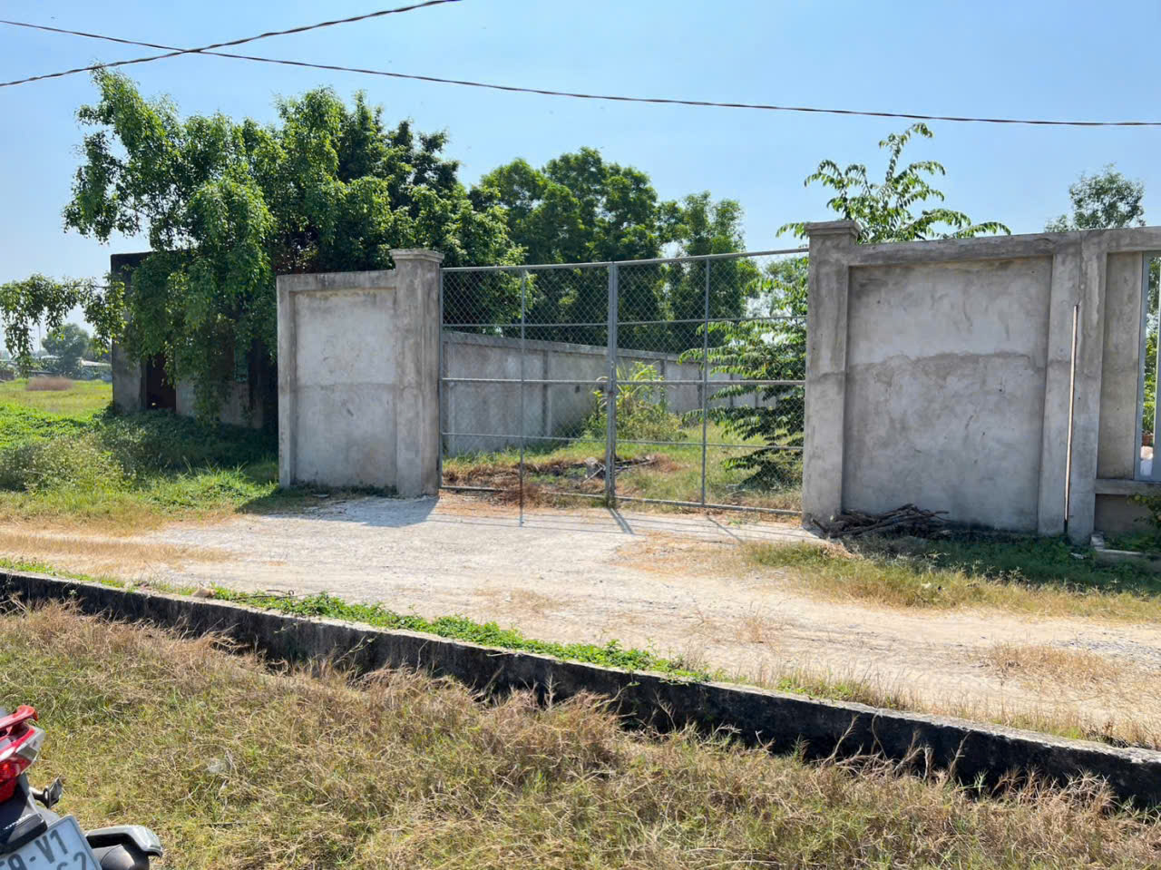 Bán đất thổ cư có tường rào bao quanh ở xã Đức Hòa Đông dt 360m2 giá 3 tỷ 3