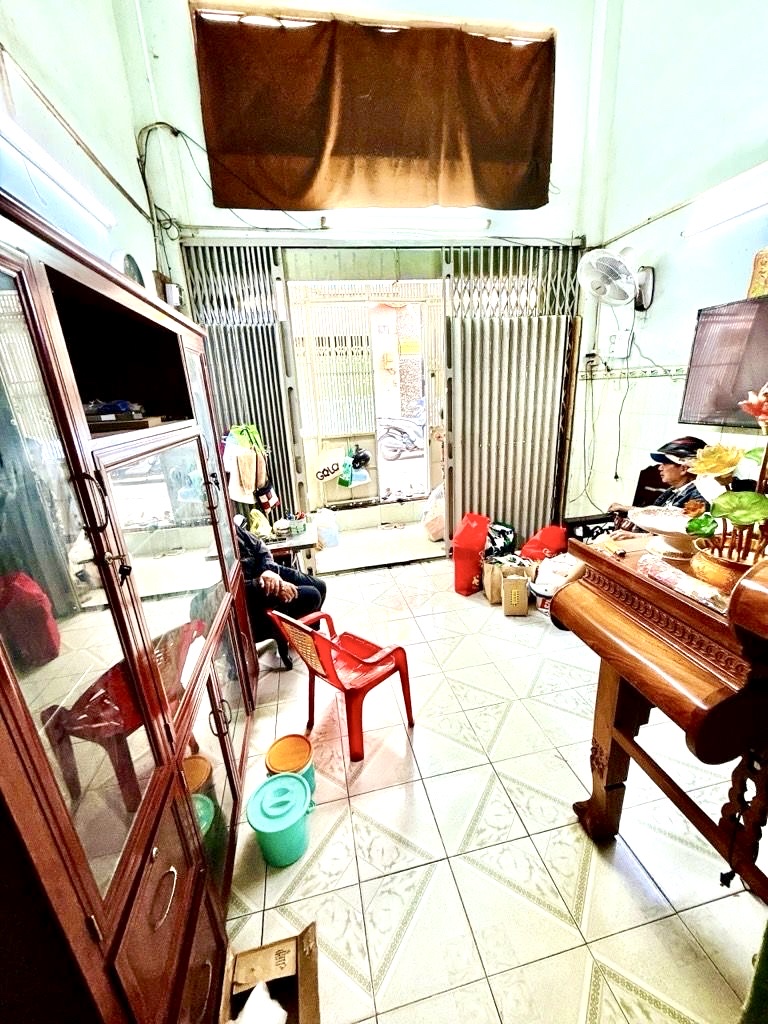 BÁN NHÀ Đ. ĐOÀN VĂN BƠ- 28M2 NHỈNH 4 ĐỒNG- CÁCH 10 M CÓ XE HƠI-  KẾ BÊN Đ. XÓM CHIẾU- NGUYỄN TẤT 4