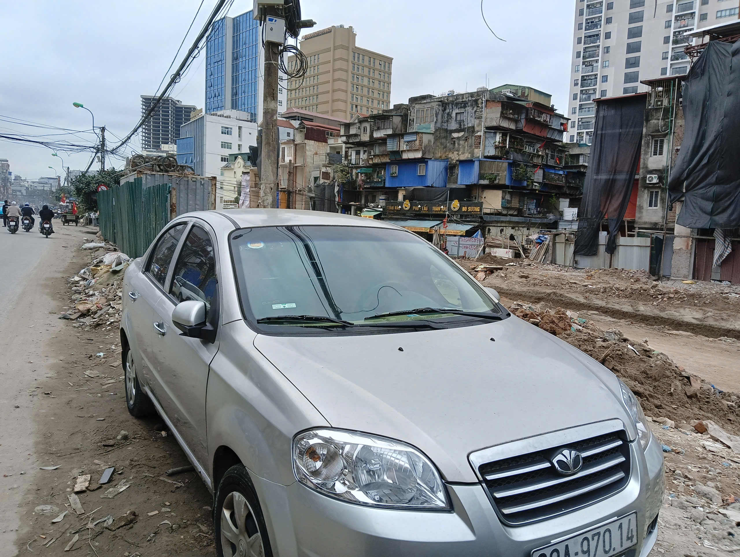 HÀNG HIẾM – MẶT ĐƯỜNG ĐÊ LA THÀNH – BA ĐÌNH. 2