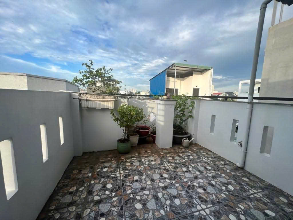 CHỦ GẤP BÁN , GIẢM GIÁ MẠNH - NHÀ 3 LẦU - NGAY CHỢ THỦ ĐỨC - F TRƯỜNG THỌ 5