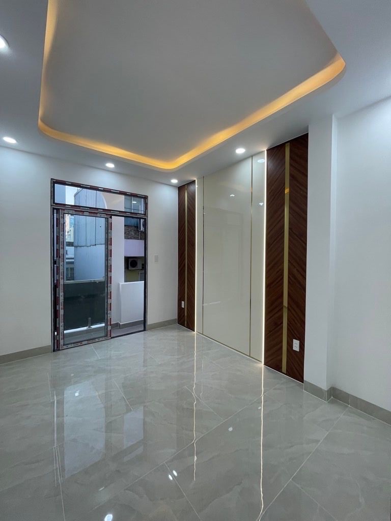 BÁN NHÀ MỚI KHU 20 THƯỚC GẦN Đ. HOÀNG DIỆU VỚI BẾN VĂN ĐỒN- Đ. ĐOÀN VĂN BƠ - ĐẾN TRƯỜNG NGUYÊN TẤT 5