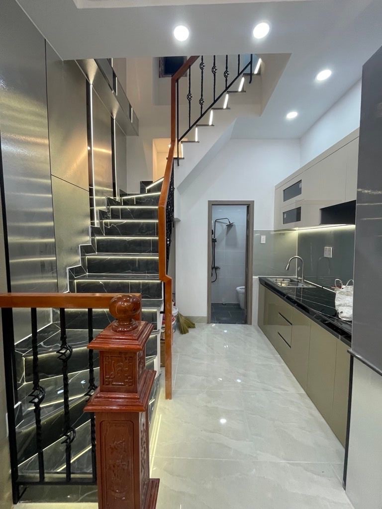 BÁN NHÀ MỚI KHU 20 THƯỚC GẦN Đ. HOÀNG DIỆU VỚI BẾN VĂN ĐỒN- Đ. ĐOÀN VĂN BƠ - ĐẾN TRƯỜNG NGUYÊN TẤT 4