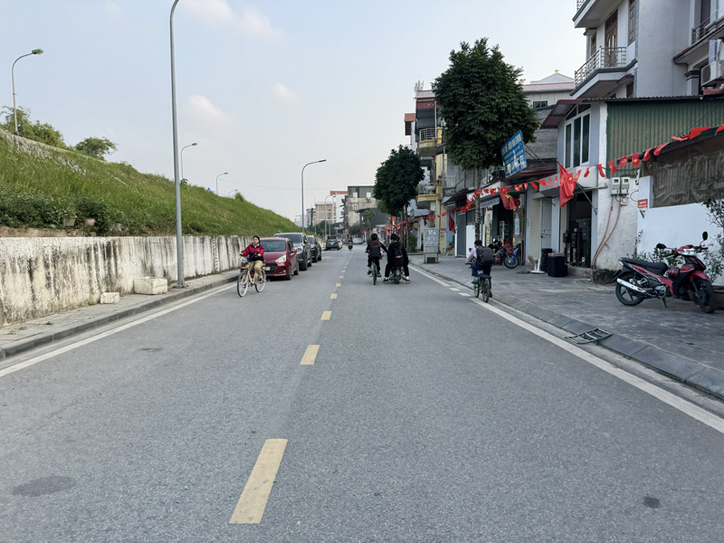 Cần bán 75m2 nhà 7 tầng thang máy, mặt đường Viên Chiếu - Phúc Lợi. Phù ở kết hợp VP 4