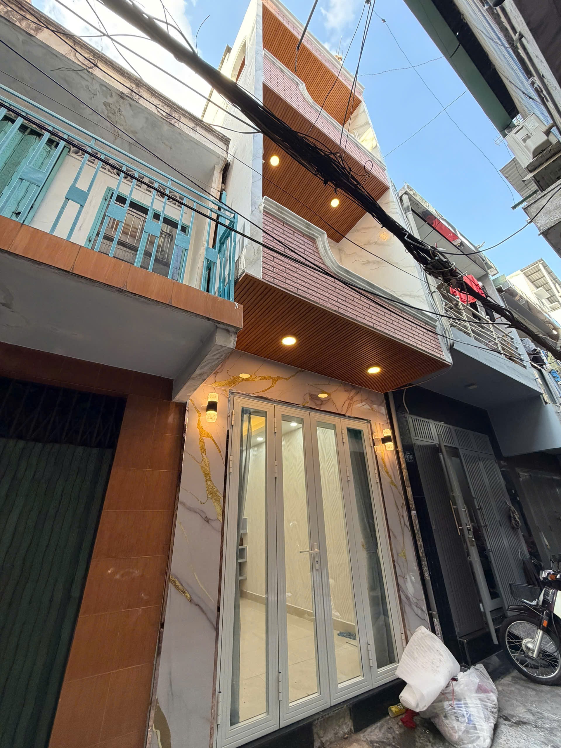 CỰC HIẾM! Nhà mới 3 tầng CAO ĐẠT Q5 - HẺM 4M THÔNG - CHỈ HƠN 5 TỶ Xách vali vào ở ngay 2