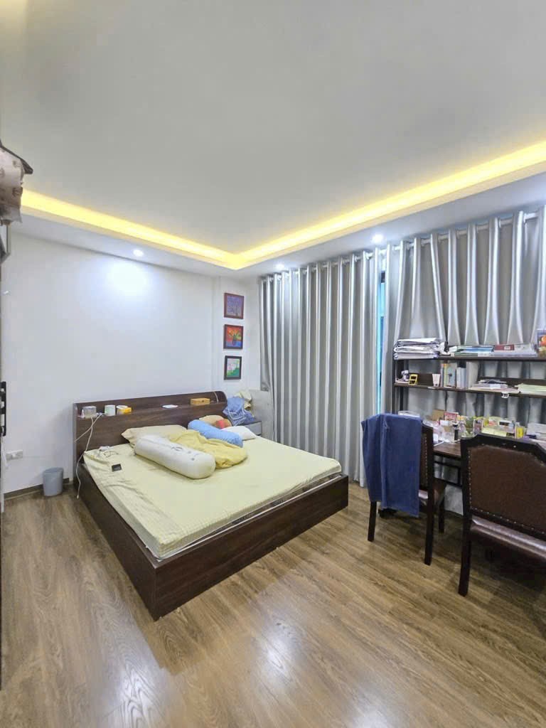 Nhà 3 tầng, 2 mặt tiền thôn Gia Tân - tổ 11, Quang Minh. Đường thông, ô tô tránh