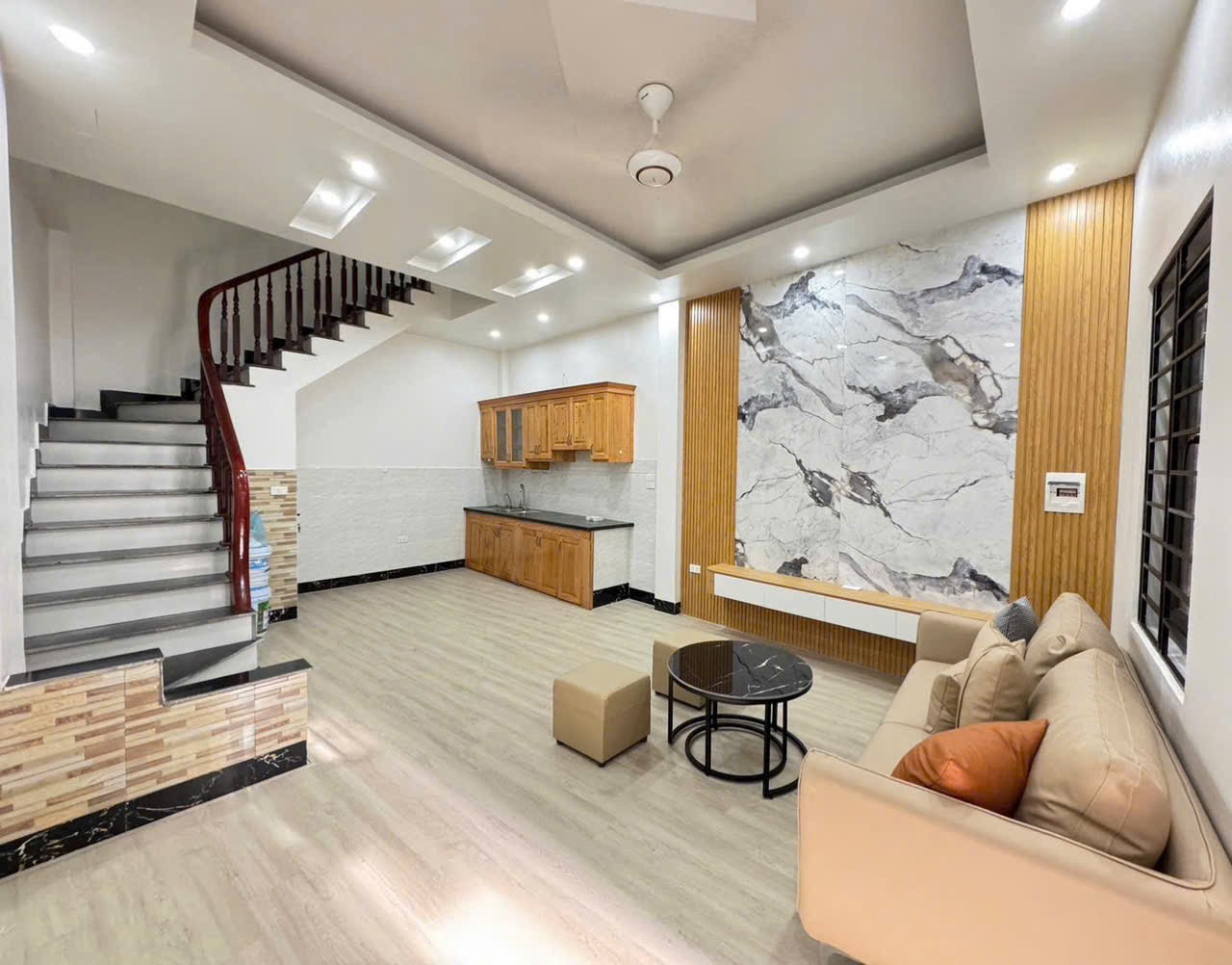 Nhà 3 tầng, 2 mặt tiền thôn Gia Tân - tổ 11, Quang Minh. Đường thông, ô tô tránh 2