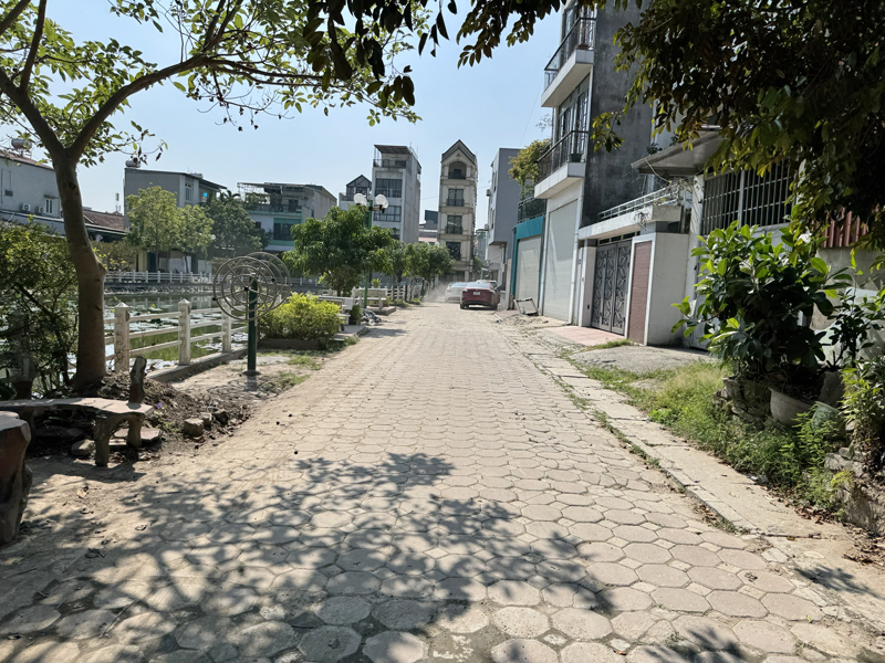 Cần bán 35m2 đất view hồ sen thoáng mát ngõ 303 Phúc Lợi. Đường ô tô tránh, gần chợ 2