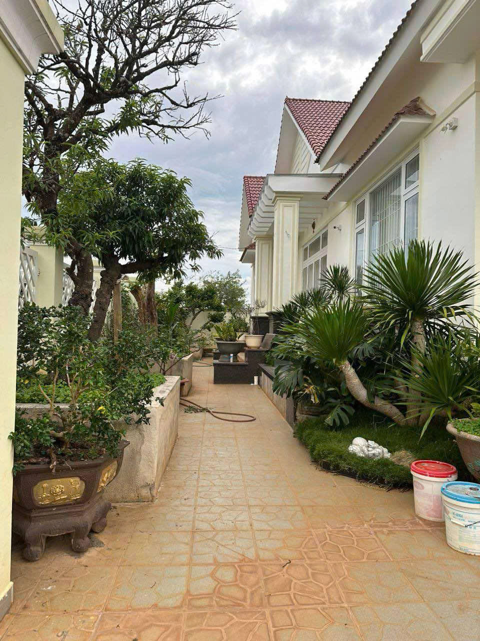 Bán villa sân vườn 1038 m2 - thị trấn liên nghĩa đức trọng lâm đồng  giá 11 Tỷ 5