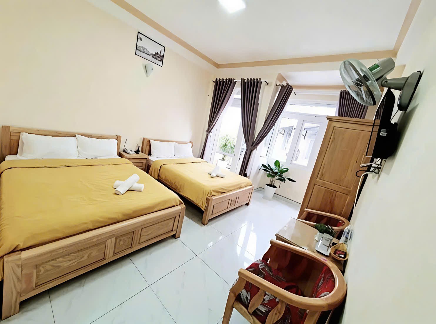 Cho thuê KHÁCH SẠN TRUNG TÂM ĐÀ LẠT 12 phòng giá 30tr 2