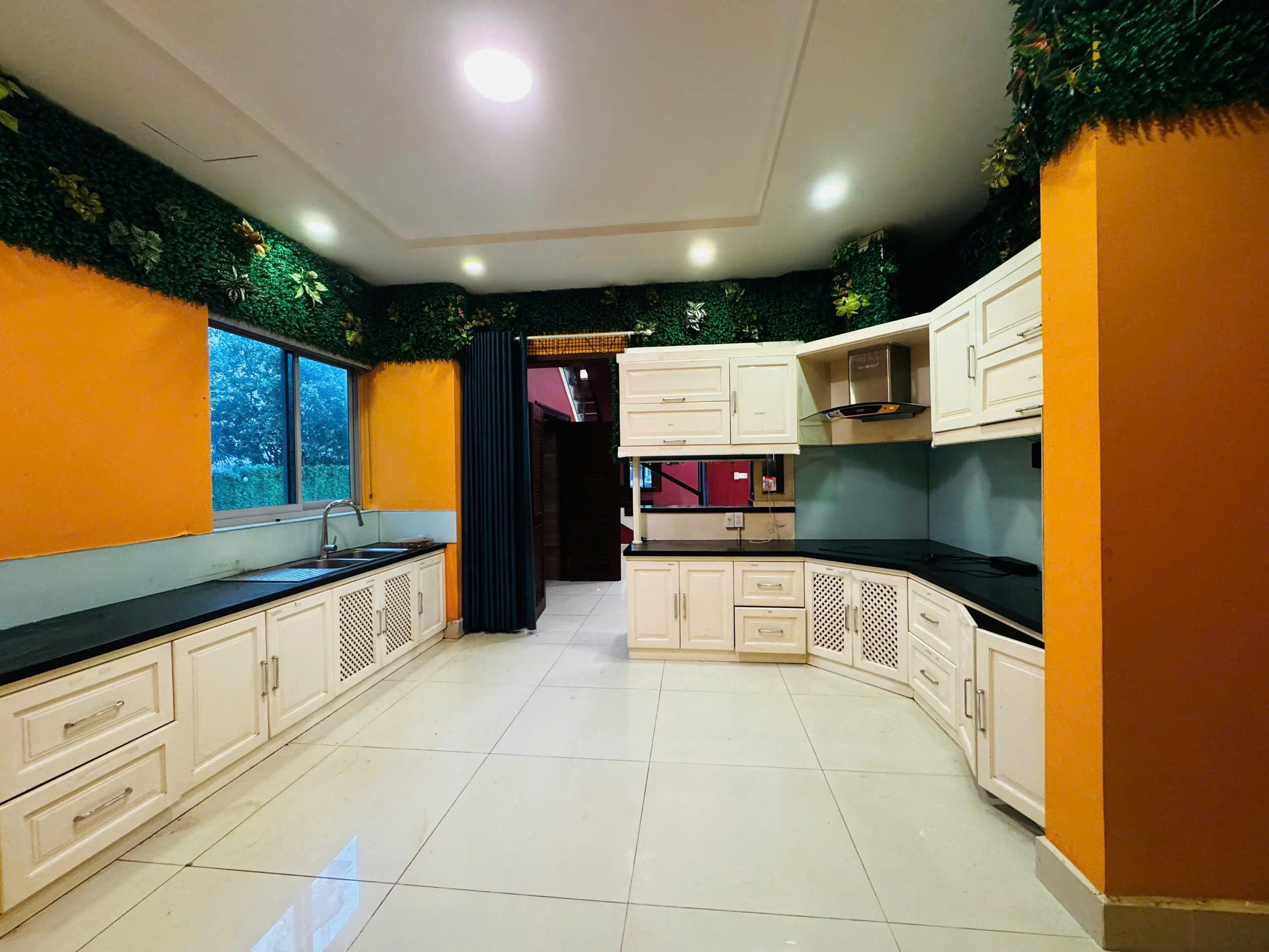 Cho thuê Biệt thự Quận 9, Hồ Chí Minh, Diện tích 494m², Giá Thương lượng 6