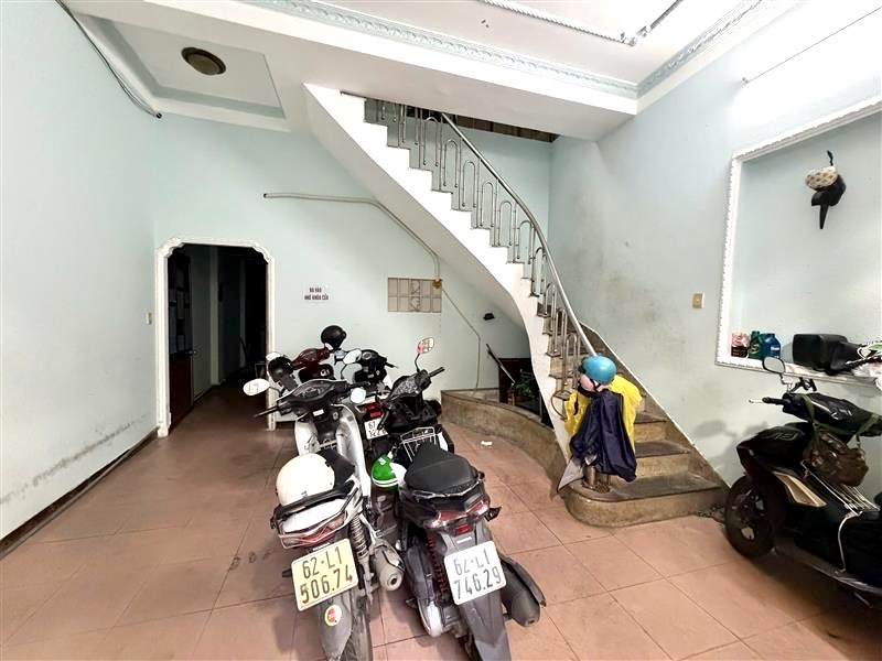 BÁN NHÀ NGANG LỚN NỞ HẬU 5.6M- Đ.TÔN ĐẢN- 99.8M2 CHÀO CHỈ 9 ĐỒNG 9- KHẾ BÊN KHU ẪM THỰC VĨNH 5