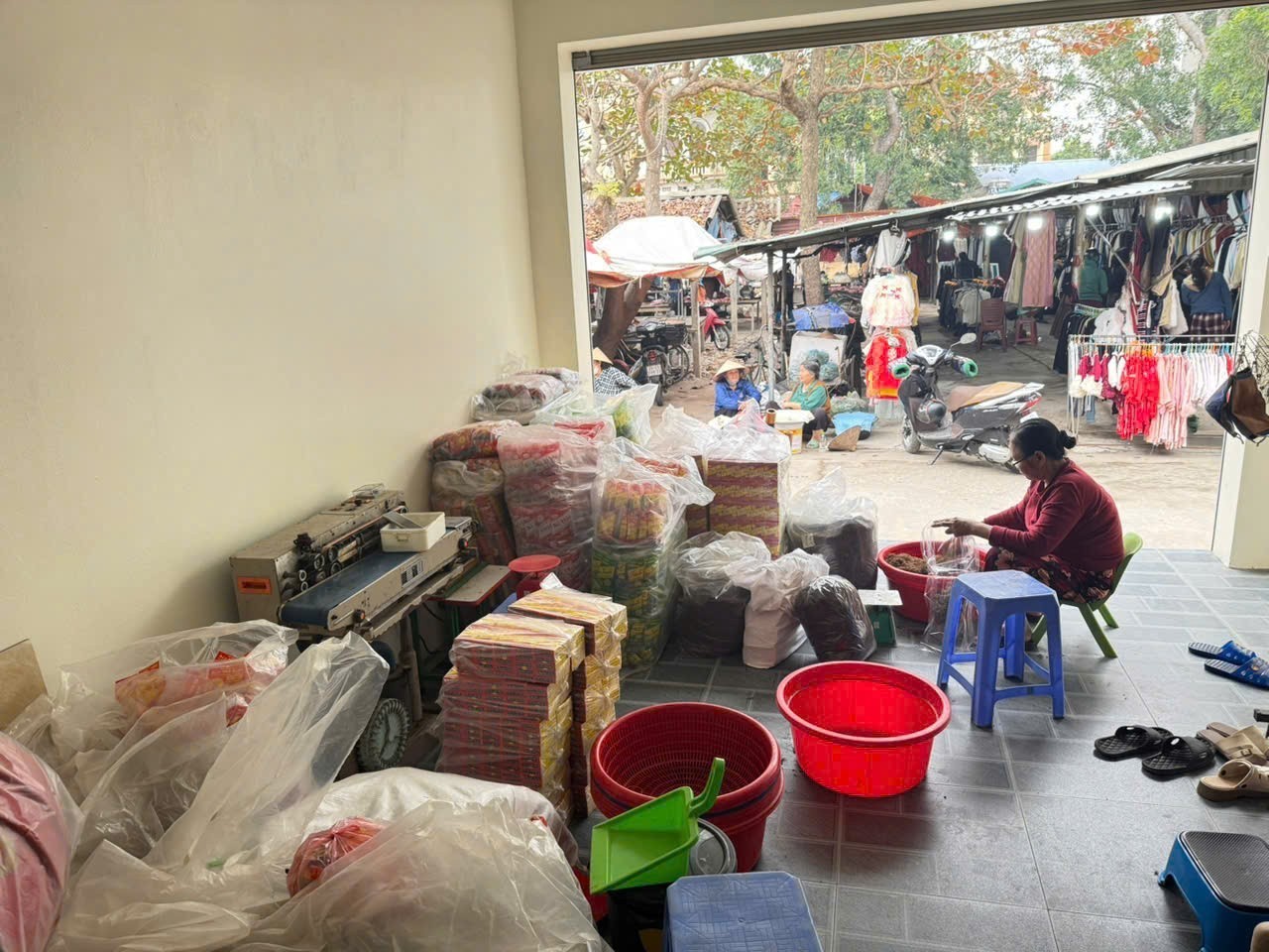 Chỉ 6,75 tỷ sở hữu nhà mặt tiền kinh doanh nằm ngay giữa chợ Chi Đông, Mê Linh, HN. 2