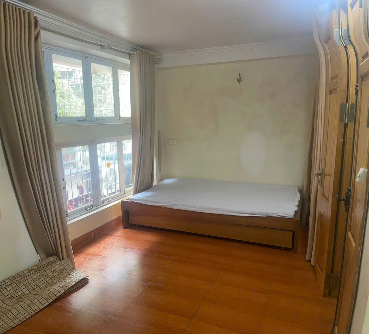 Cho thuê nhà nguyên căn ngõ Hoàng Cầu - Ô Chợ Dừa, Đống Đa 42m x 4T giá 15 triệu 2