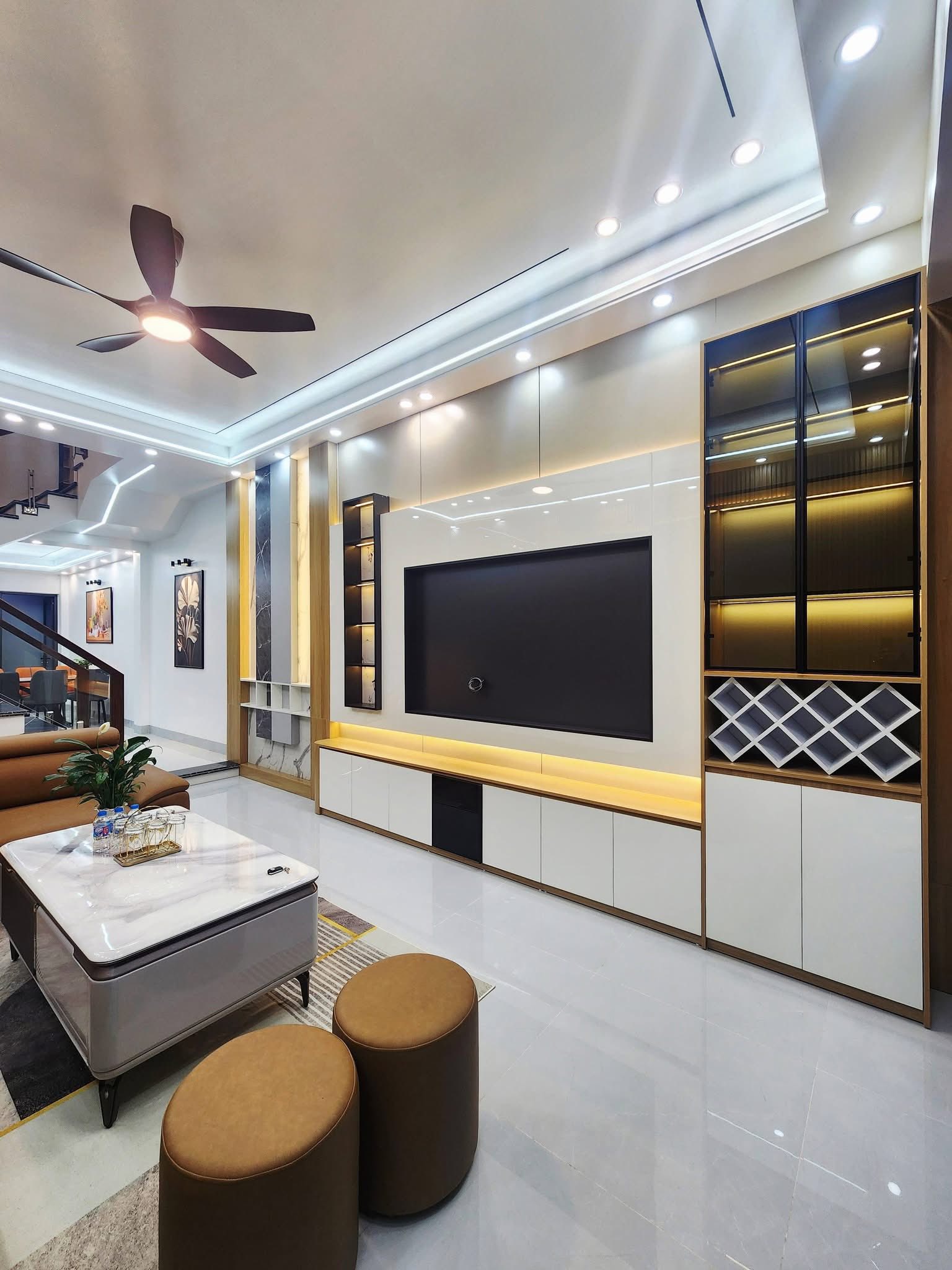 Bán căn nhà 3 tầng đẹp ngõ phố Vũ Hựu, ph Thanh Bình, TP HD, 58.5m2, 3 ngủ, 3 vs, chỉ 3.2x tỷ