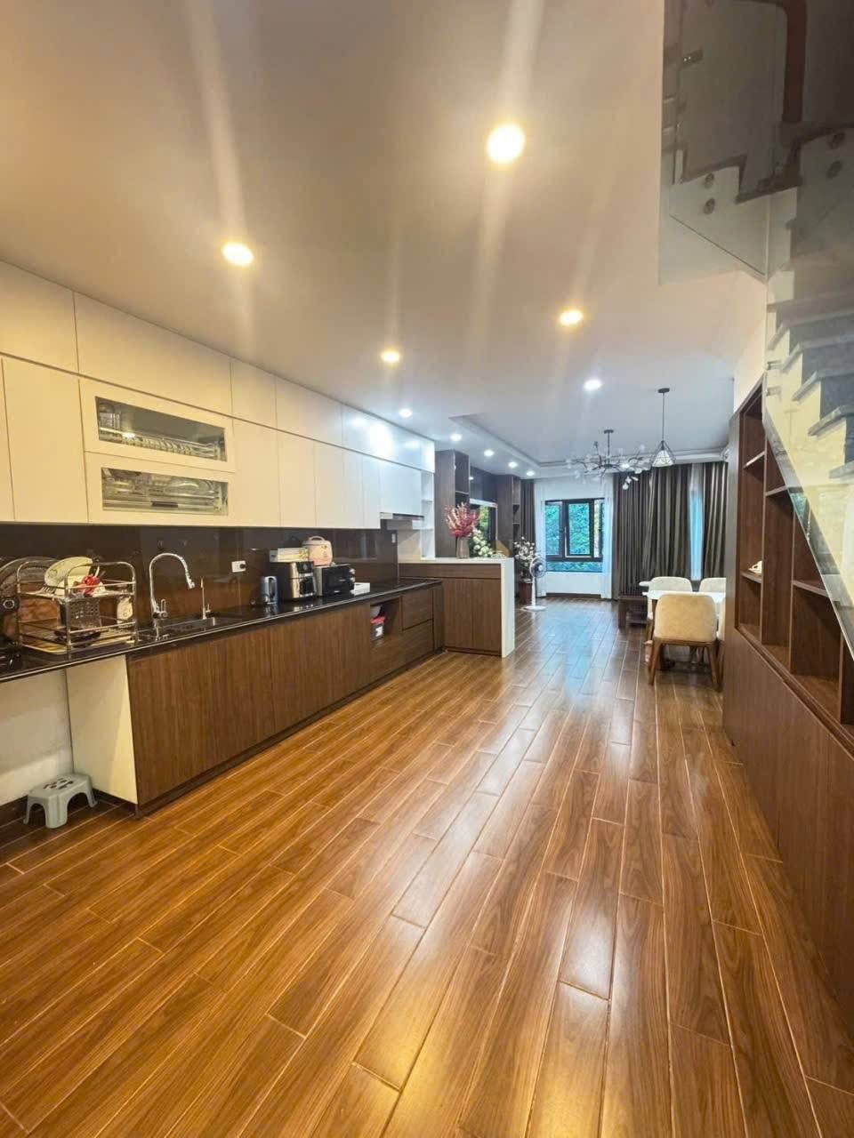 Bán căn liền kề 4 tầng khu Hoa Ban, Ecopark TP Hải Dương, 95m2, mt 5m, vị trí đẹp, chỉ 8.x tỷ 2