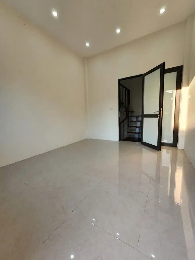 TÌM ĐÂU RA Nhà Phân Lô Cán Bộ 30m² Khương Trung, ô tô đỗ đêm, giá chỉ hơn 4.9 tỷ