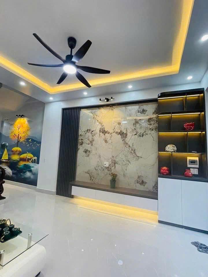 Bán căn nhà 3.5 tầng ngõ đường Hồng Quang, TP Hải Dương, 52.8m2, mt 4.32m, 4 ngủ, ngõ oto 2