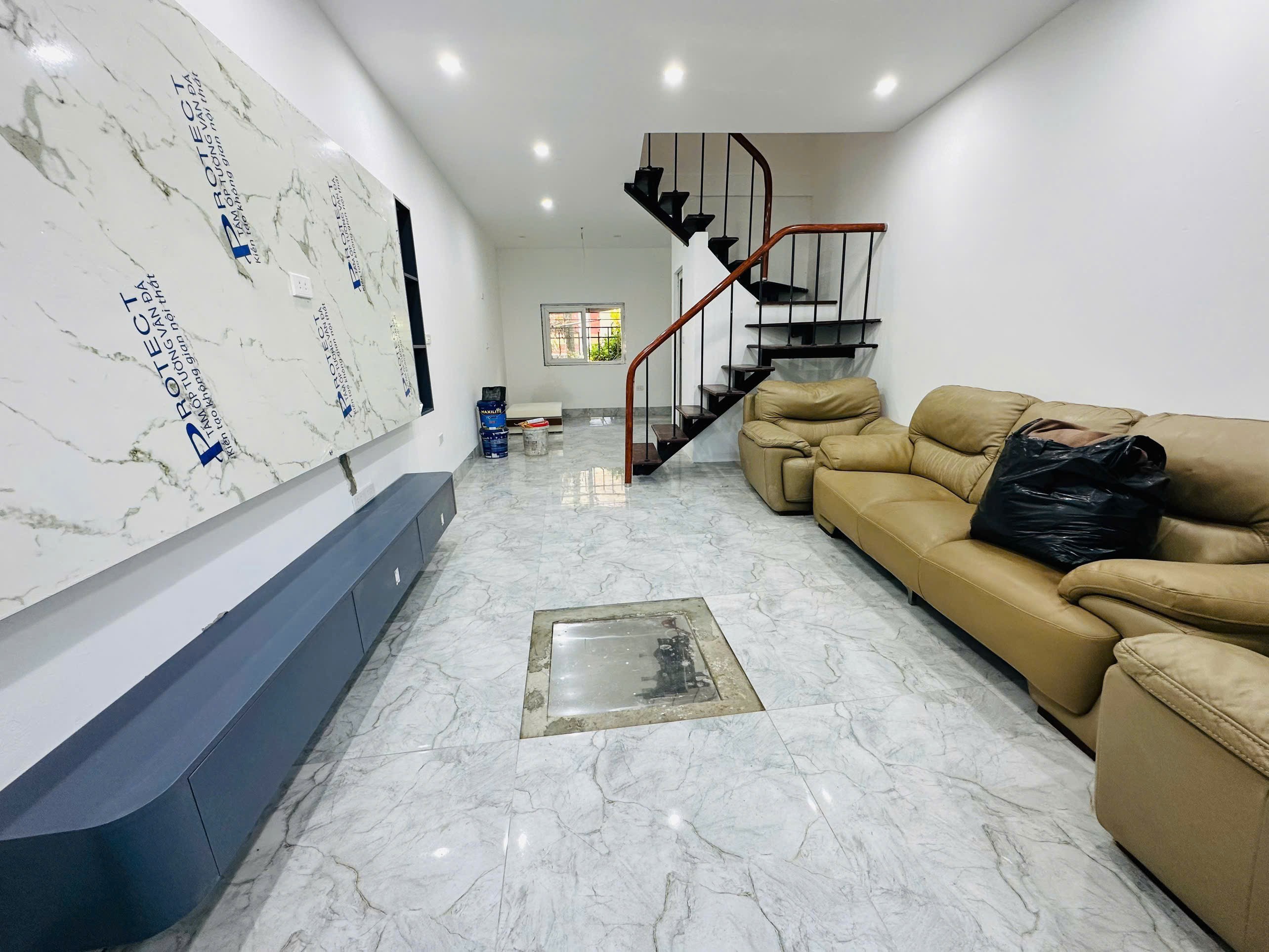 CẮT LỖ 600 TRIỆU! ô tô lùi cửa, kinh doanh, ko qh, chỉ 2.9 tỷ.