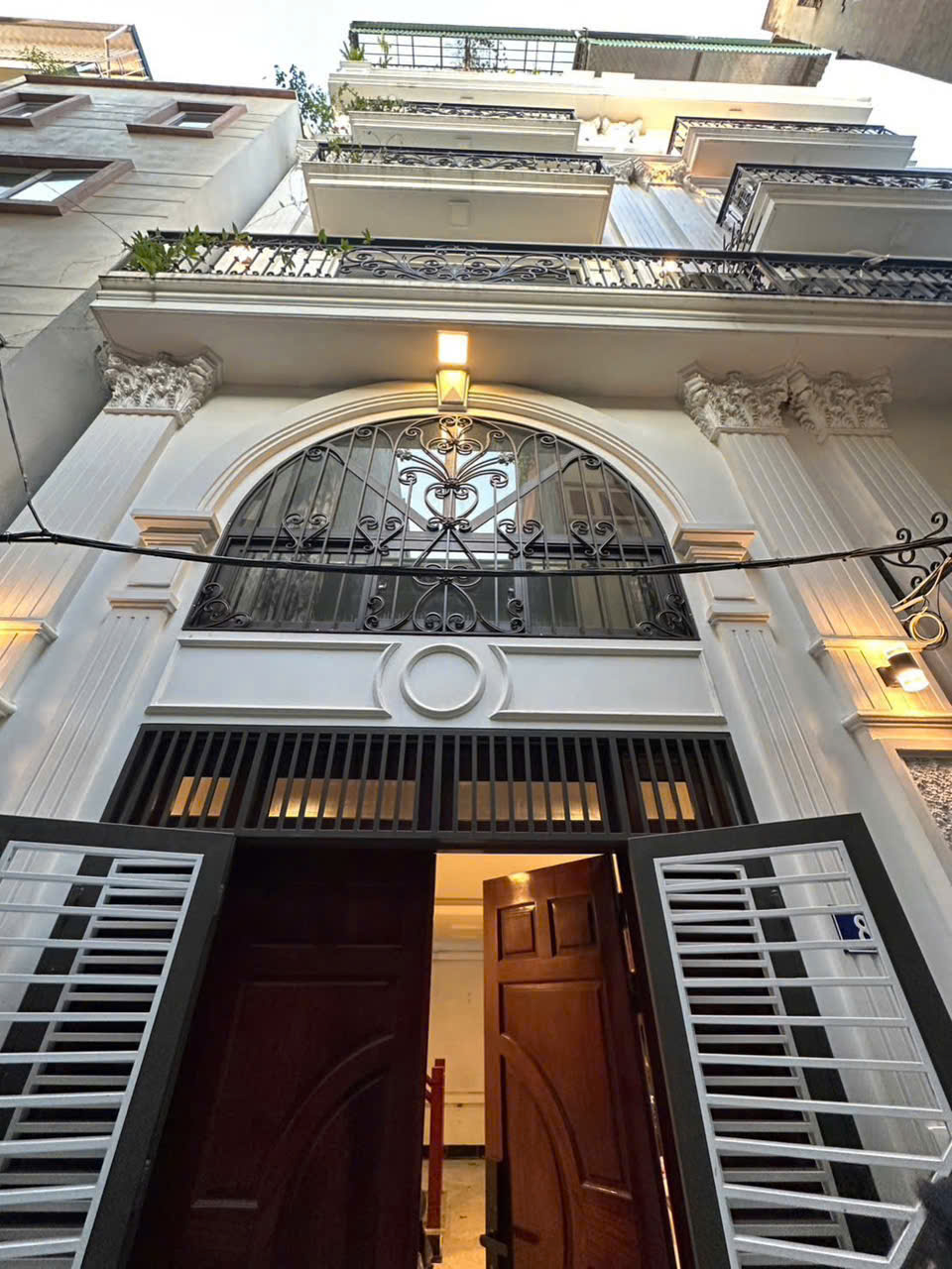 Cần bán Nhà mặt tiền Phường Thạch Bàn, Long Biên, Diện tích 42m², Giá 10.8 Tỷ