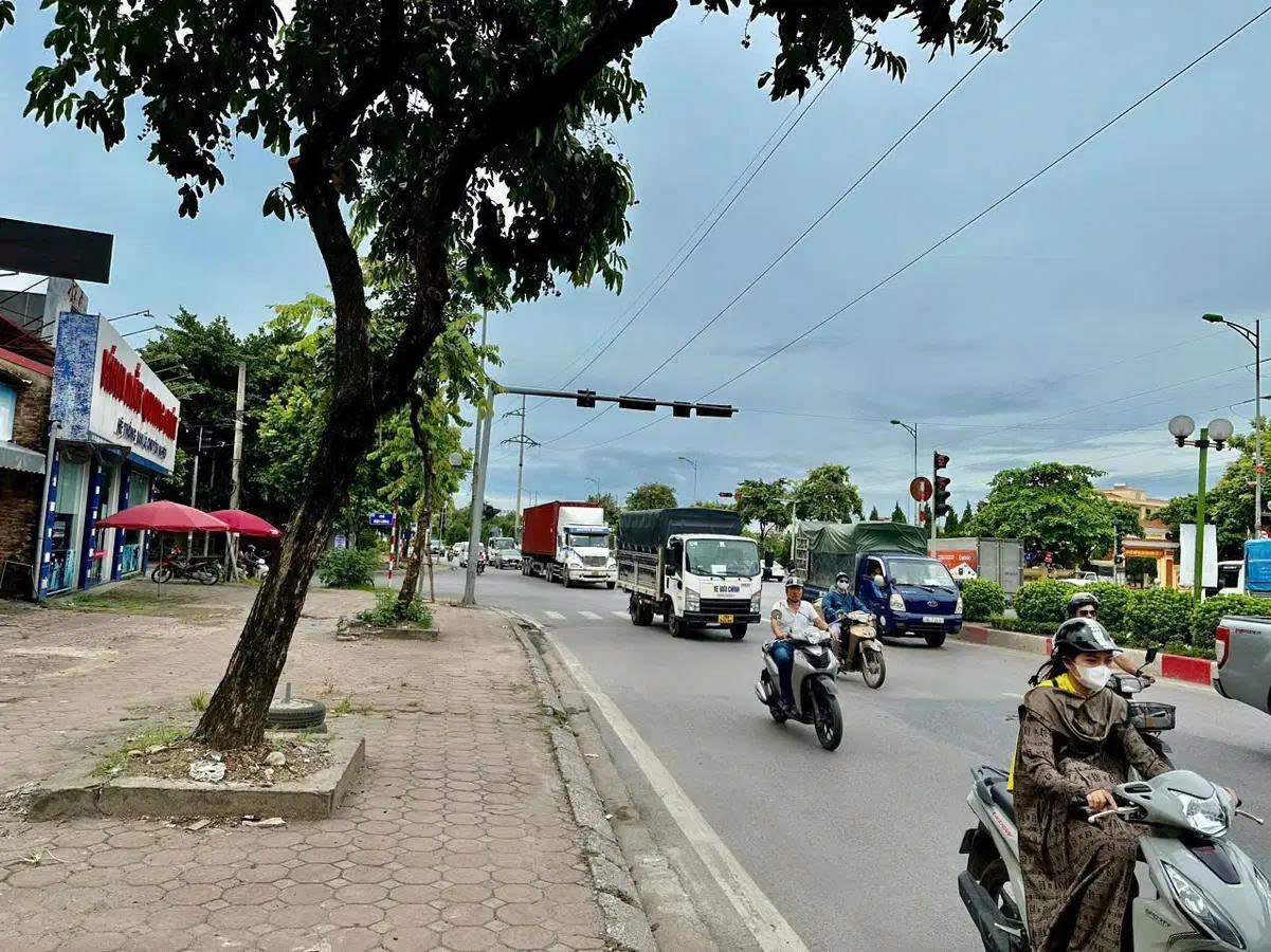 Hiếm nhà mặt phố Mậu Lương, 50m2, mặt tiền rộng 4m, vị trí đẹp, kinh doanh sầm uất, giá 19.5 tỷ