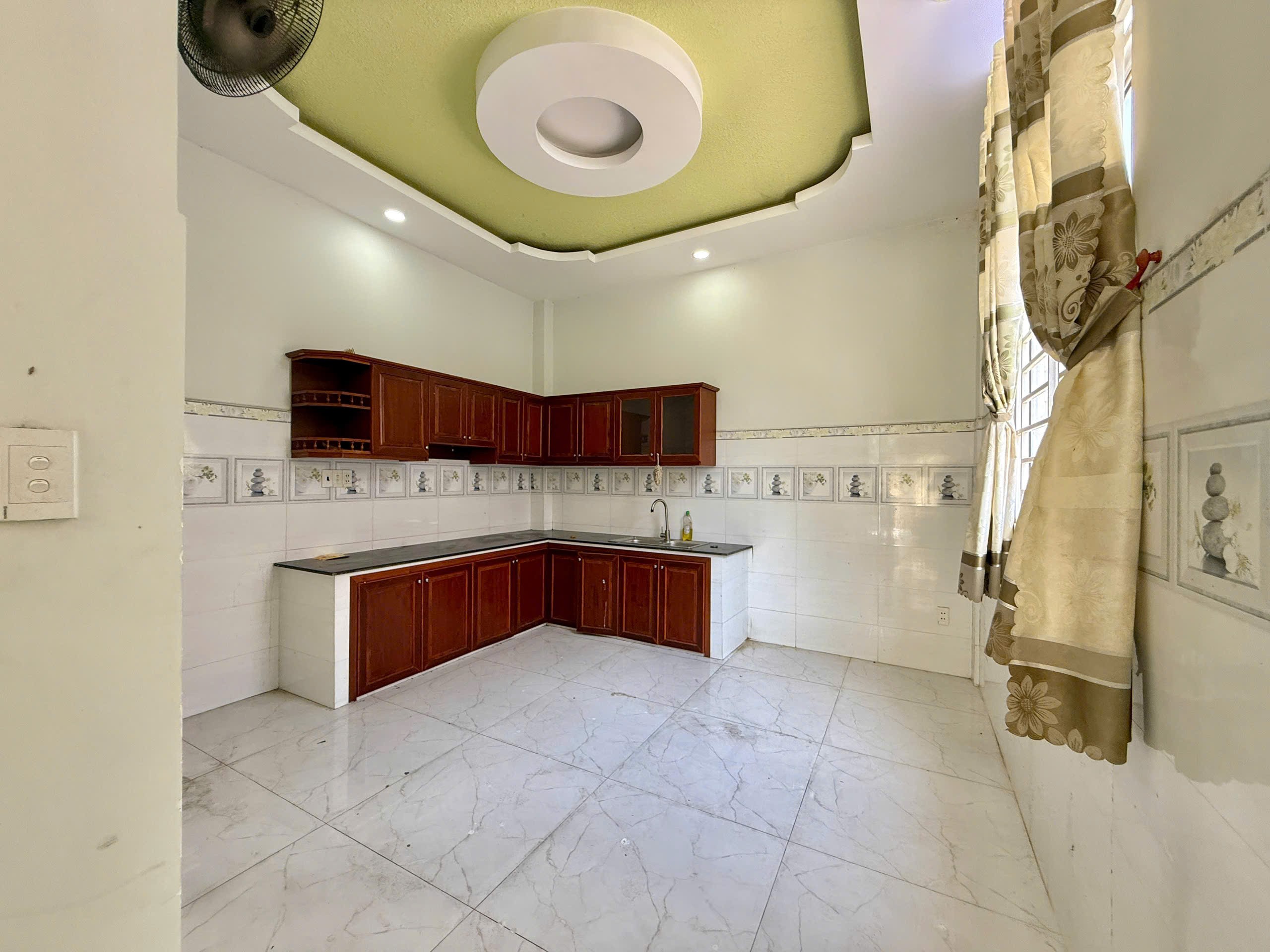 CHO THUÊ NHÀ NGUYÊN CĂN LÔ GÓC 60m2 - 3 TẦNG NGAY ĐẠI HỌC LUẬT - ĐƯỜNG XE HƠI GIÁ 16TR/ THÁNG - 2