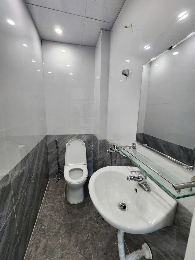 TÌM ĐÂU RA Nhà Phân Lô Cán Bộ 30m² Khương Trung, ô tô đỗ đêm, giá chỉ hơn 4.9 tỷ 2