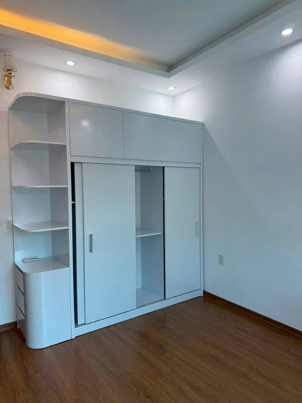 Bán nhà 4 tầng ngõ 9 Nguyễn Chí Thanh cách phố 15m, cực hiếm 2