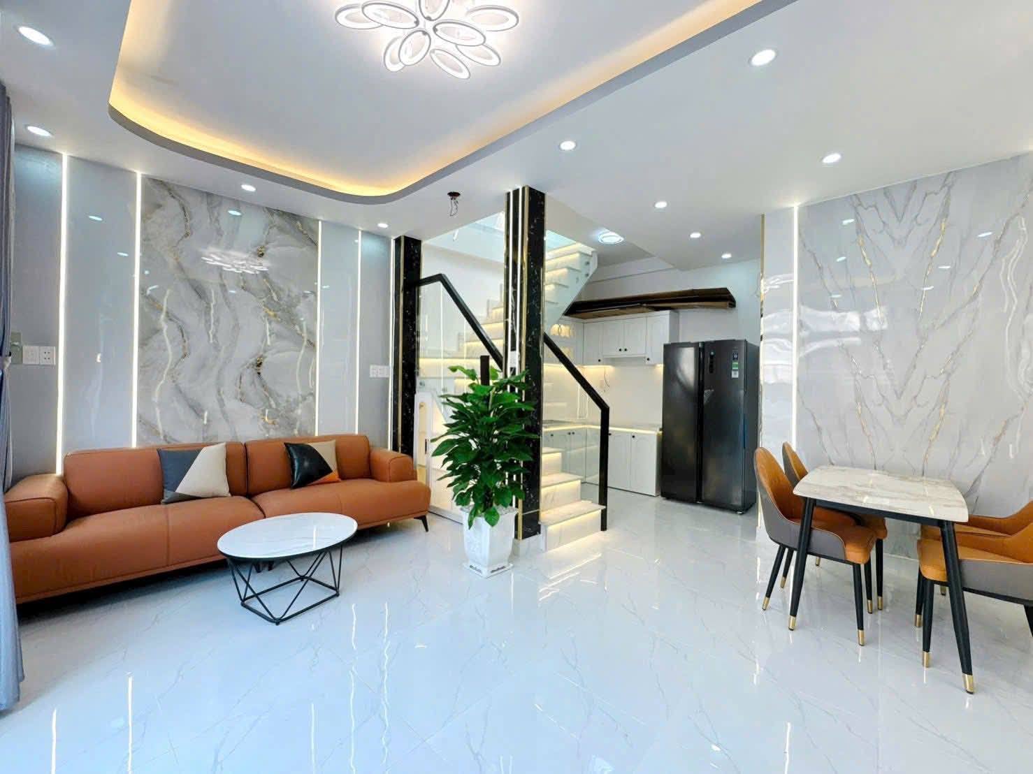 TUYỆT PHẨM NHÀ PHỐ Q7: 60M2, 2 TẦNG, SỔ ĐỎ CHÍNH CHỦ, GIÁ HỜI CHỈ 4.2 TỶ, ĐƯỜNG HUỲNH TẤN PHÁT 2