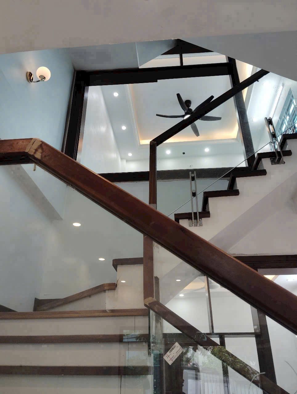 Bán căn nhà 4 tầng lô góc ngõ phố Đinh Văn Tả, ph Bình Hàn, TP HD, 52.2m2, 3 ngủ, 4 vs, gara 3