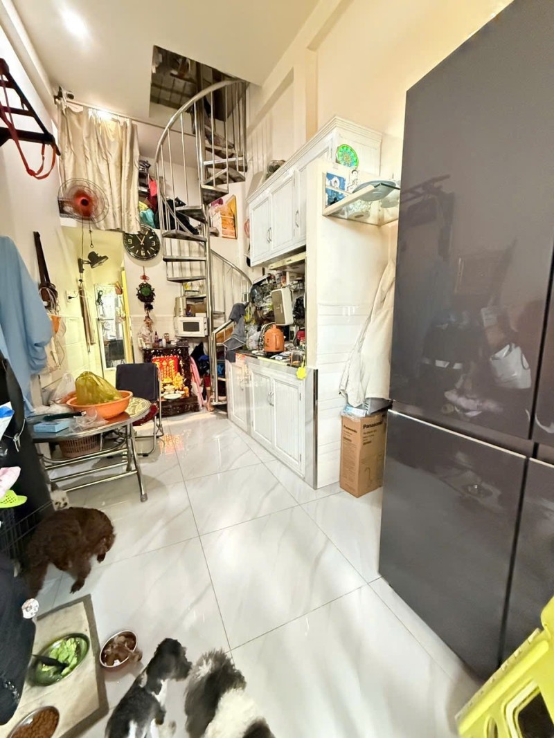 NHỎ ĐẦY CÔNG NĂNG 14M2 2 TẦNG SHR GIÁP Q11 CHỈ 2.2 TỶ 2