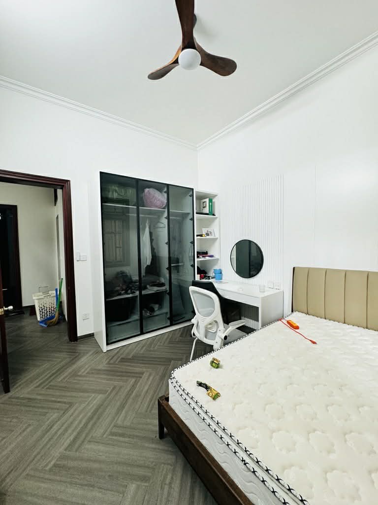 biệt thự sân vườn Ngọc Thuỵ, 200m x 4 tầng, mặt tiền 12.5m, 3 thoáng, ngõ thông, ôtô để trong sân 5