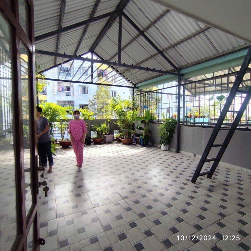 Nhà mặt tiền xe hơi 4 tầng gần chợ Phú Lợi 2 ngang 5m Hoàn công đủ- 0931172218 2