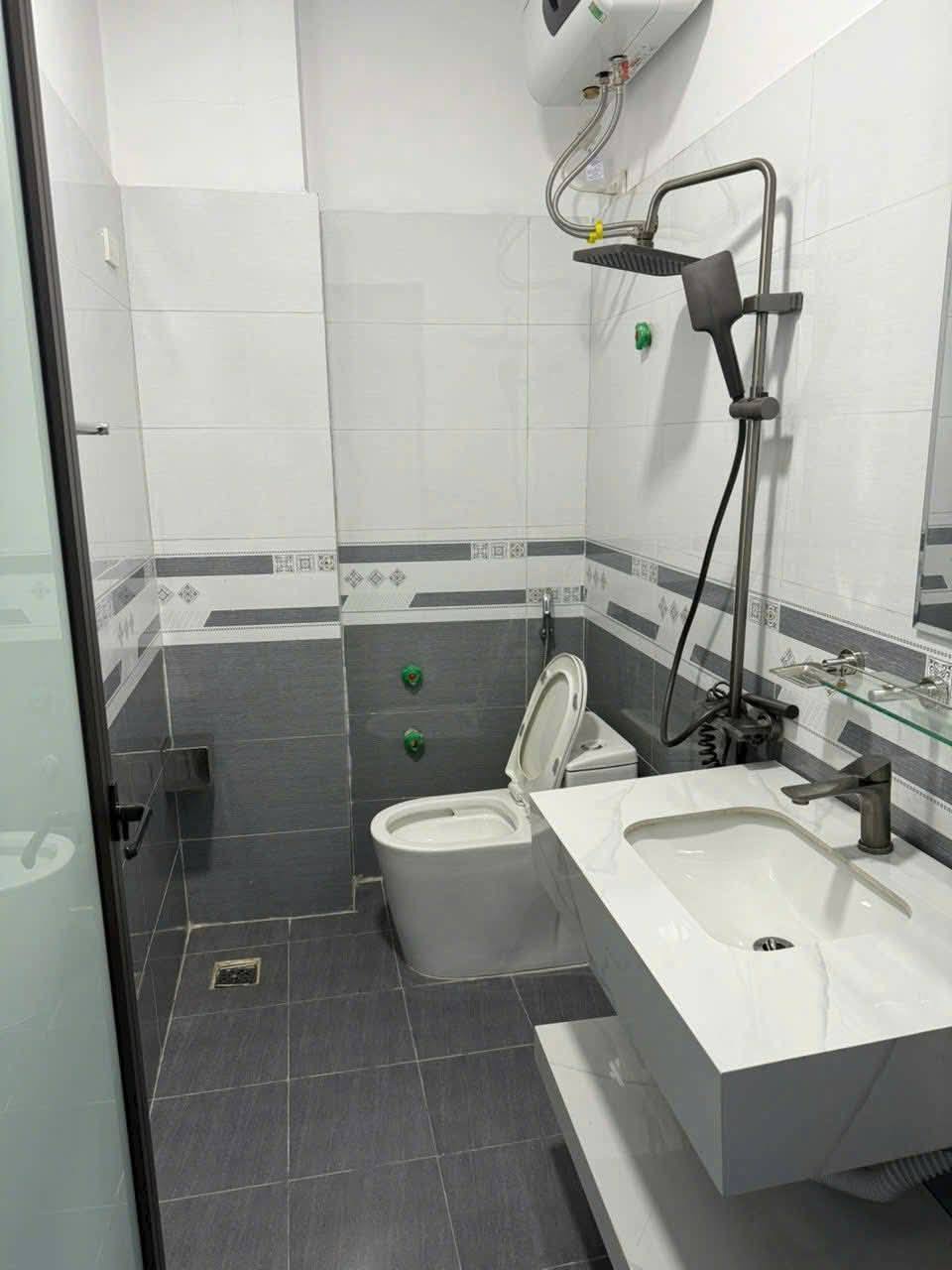 Bán nhà 4 tầng ngõ 9 Nguyễn Chí Thanh cách phố 15m, cực hiếm 3