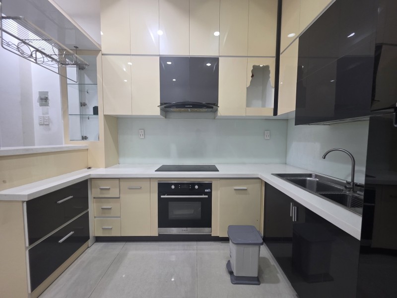 Bán nhà mặt phố đường số 28, Phường Cát Lái, Q2, TP HCM. DT 76m2, 4 tầng, SH. Giá 10.59  tỷ. 3