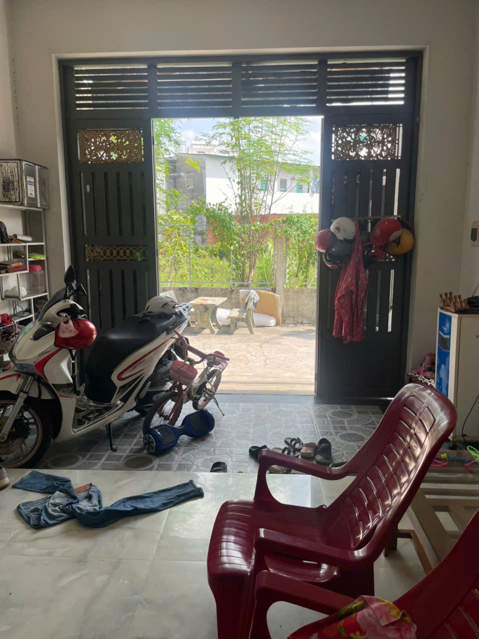 GẤP BÁN NHANH NHÀ TRỆT LẦU – XE HƠI NGỦ TRONG NHÀ – HUỲNH THỊ HAI CHỈ 4.5 TỶ!