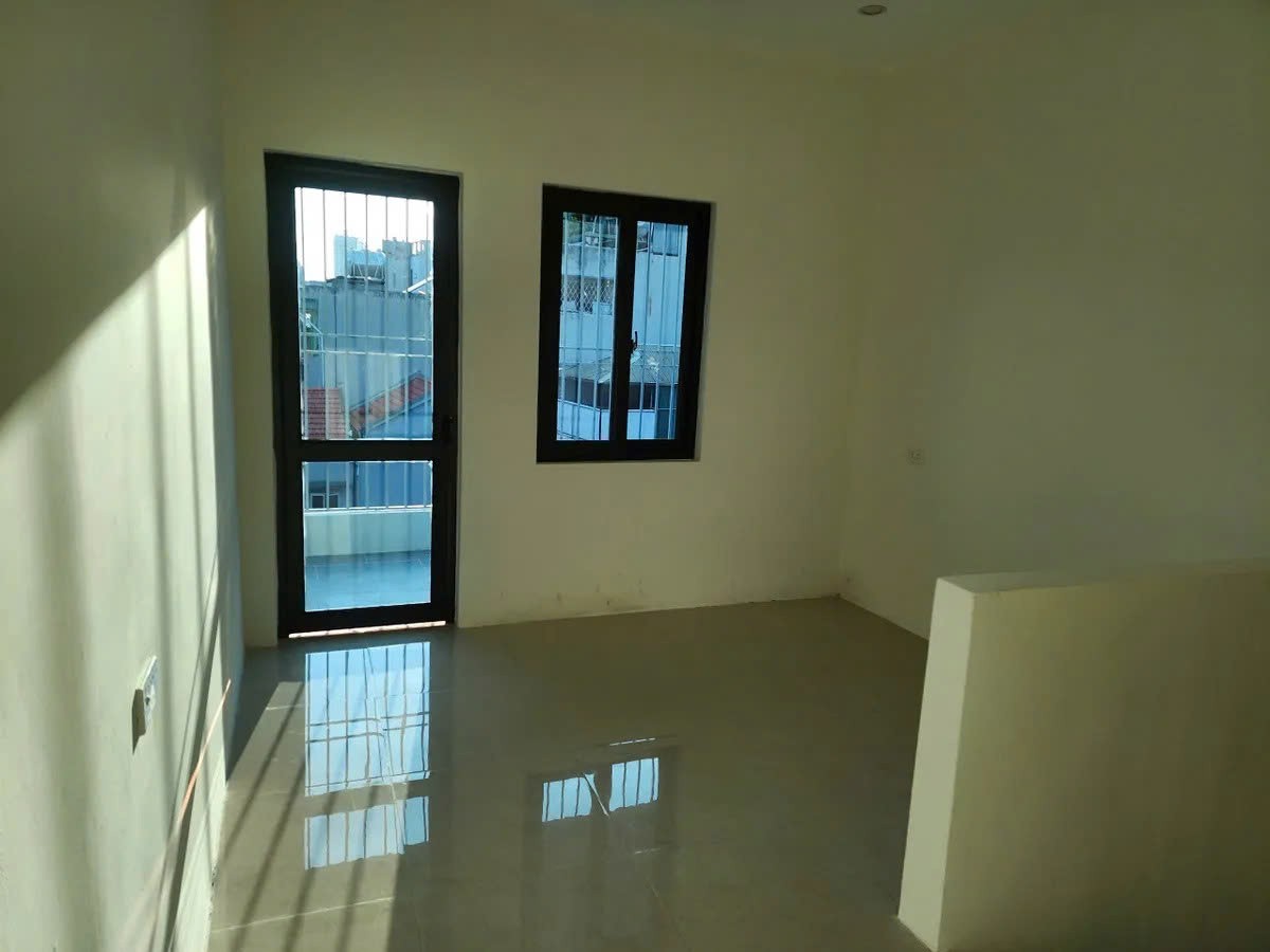 ĐÂU RA NHÀ Cán Bộ Ô Tô đỗ gần 30m² Khương Trung, 4PN, giá chỉ hơn 4.9 tỷ?