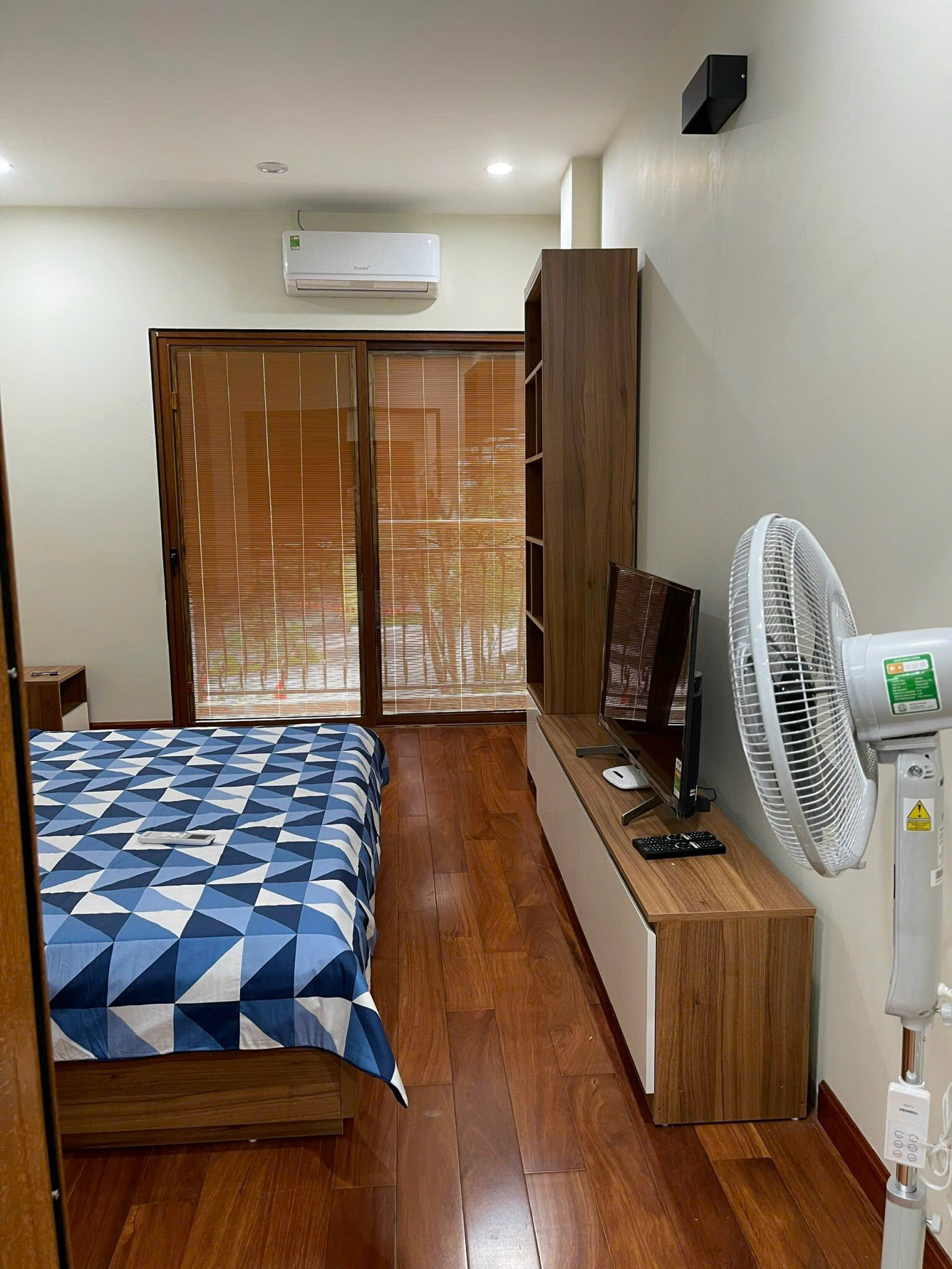 Cho thuê Căn hộ Apartment Full đồ cao cấp tại Phố Vạn Phúc, Vạn Bảo, Ba Đình. Chỉ 10tr 4