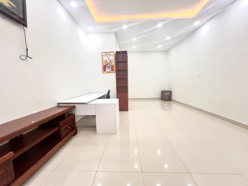 Bán nhà mặt phố đường số 4, Phường Linh Xuân, TP HCM. DT 140m2, 3 tầng, giá  8.85 tỷ. 5