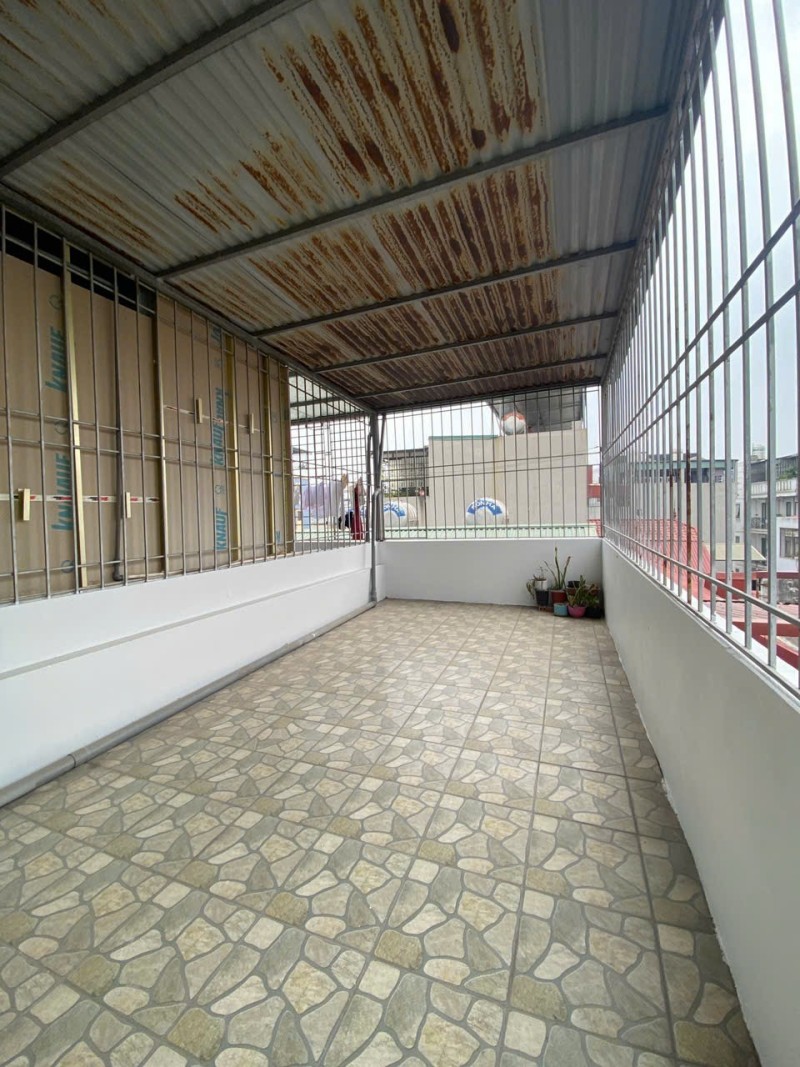 BÁN NHÀ RIÊNG BÁT KHỐI - LONG BIÊN - 5 TẦNG - 30M2 - Ở NGAY 3