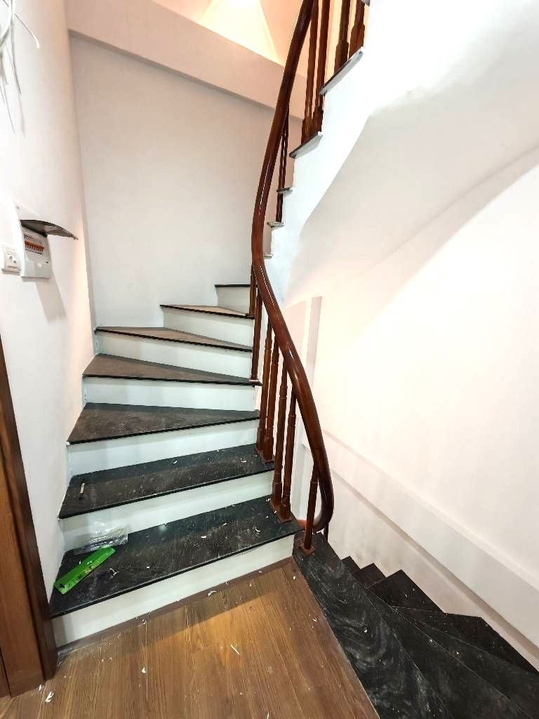 BÁN NHÀ LIÊN MẠC THƯỢNG CÁT – NHÀ 5 TẦNG XÂY MỚI – NGÕ NÔNG Ô TÔ – HƠN 5 TỶ 2