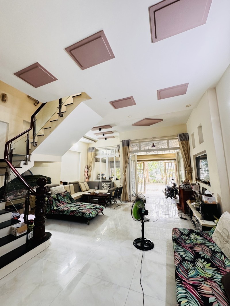 Bán nhà đường 102, Phường Tăng Nhơn Phú A, Q9, Thủ Đức, TP HCM. DT 84m2, 3 tầng, 4PN, sổ hồng, giá 2