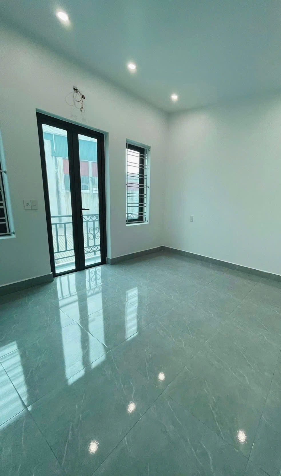 Bán căn nhà 3.5 tầng ngõ đường Hồng Quang, TP Hải Dương, 52.8m2, mt 4.32m, 4 ngủ, ngõ oto 6