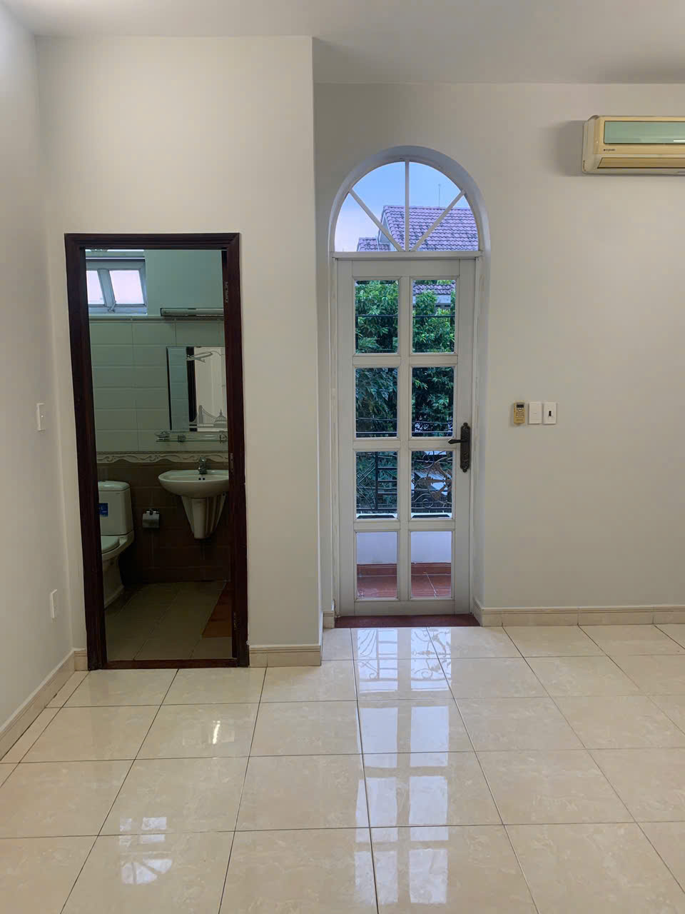 BIỆT THỰ MỚI KHU BÊN SÔNG GIGAMALL CHO THUÊ TRỆT 2 LẦU 6PN VIEW SÔNG THOÁNG MÁT 5