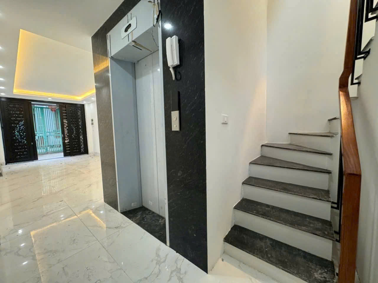 Cần bán Nhà mặt tiền Phường Thạch Bàn, Long Biên, Diện tích 36m², Giá 8.25 Tỷ 5