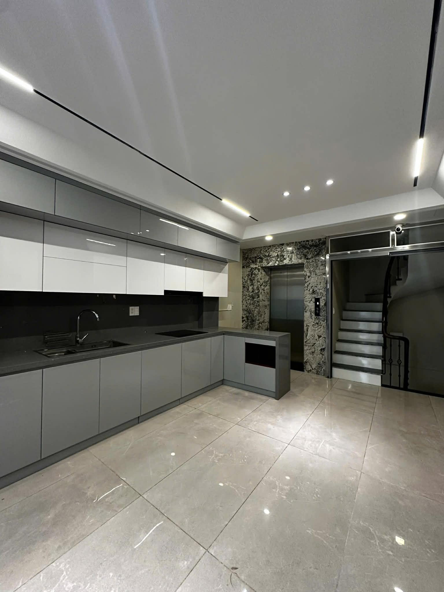 nhà đẹp 6 tầng phố Hồng Tiến, gara, thang máy, kinh doanh, nở hậu, full nội thất 3