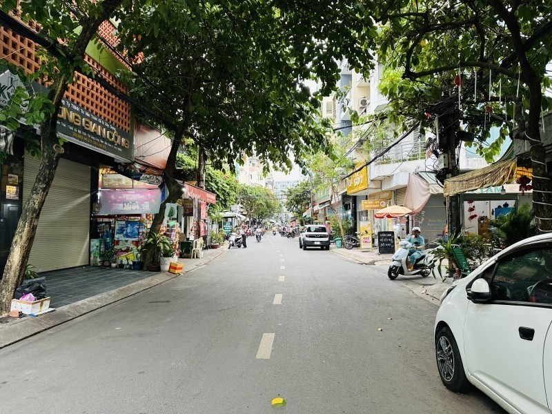 NHÀ ĐẸP GIÁ TỐT CẠNH NHÀ GA T3 SÂN BAY, GẦN 40M2 NGANG 4.5M, 2 TẦNG  2PN, NỞ HẬU HOÀN CÔNG ĐỦ, CHỈ