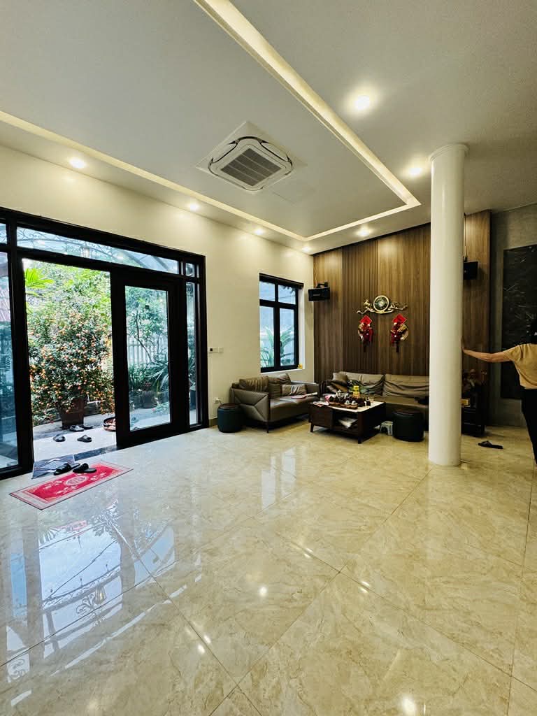 biệt thự sân vườn Ngọc Thuỵ, 200m x 4 tầng, mặt tiền 12.5m, 3 thoáng, ngõ thông, ôtô để trong sân 3