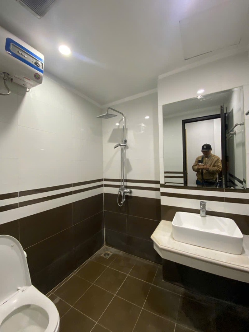 BÁN NHÀ RIÊNG BÁT KHỐI - LONG BIÊN - 5 TẦNG - 30M2 - Ở NGAY 2