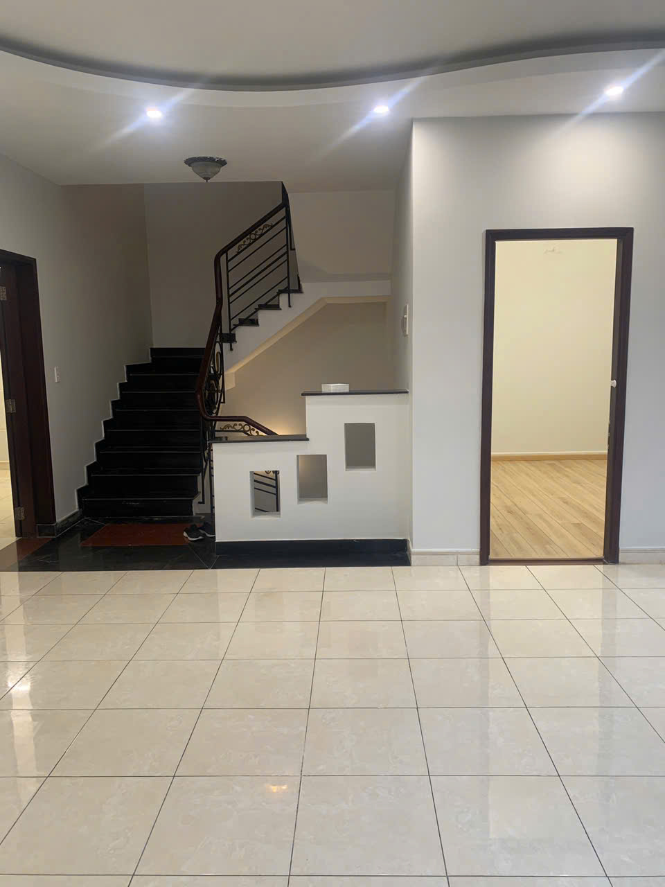 BIỆT THỰ MỚI KHU BÊN SÔNG GIGAMALL CHO THUÊ TRỆT 2 LẦU 6PN VIEW SÔNG THOÁNG MÁT 6