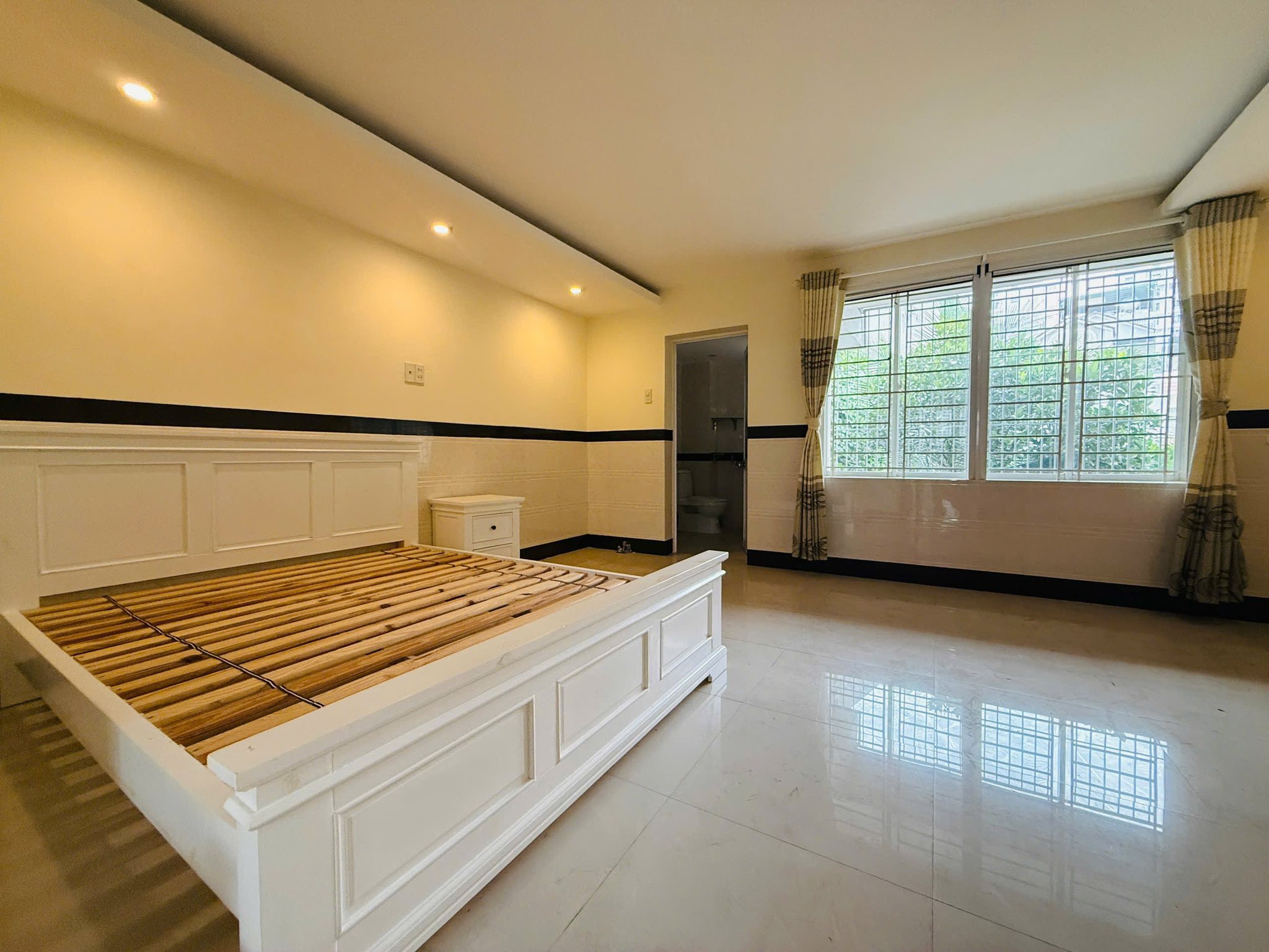 NHÀ 4 TẦNG MẶT TIỀN ĐIỆN BIÊN PHỦ, ĐỐI DIỆN TRƯỜNG CAO ĐẲNG DU LỊCH, GIÁ 13,3 TỶ 2